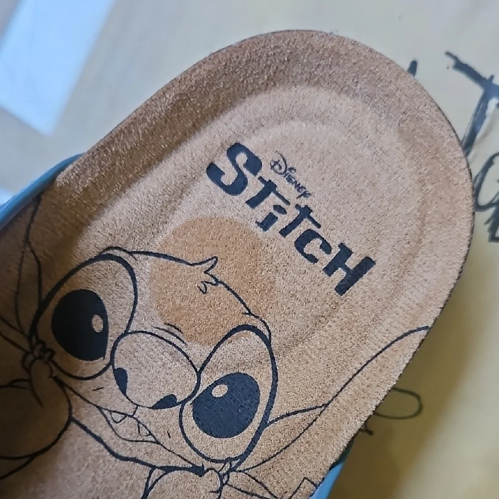 Disney Lilo&Stitch Footbed Clogs - Picture 3 of 16